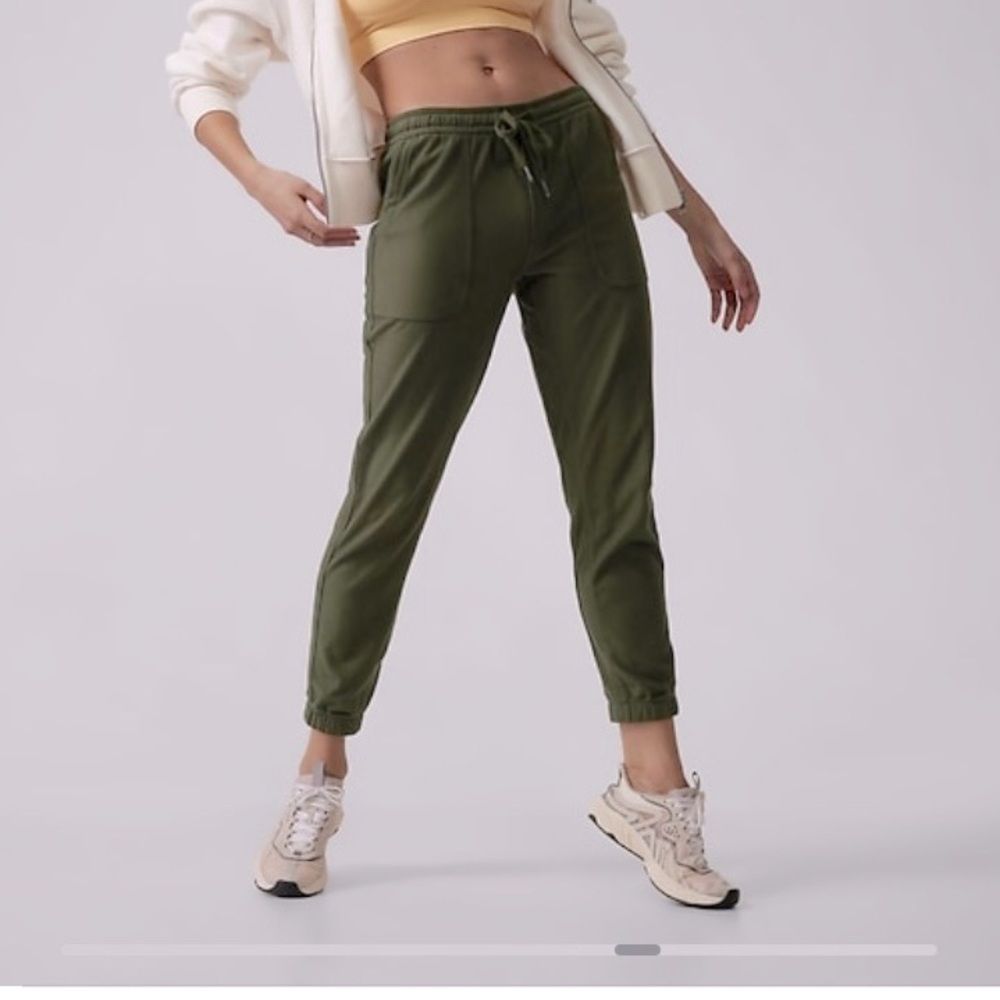 Athleta Farallon Jogger in Aspen Olive